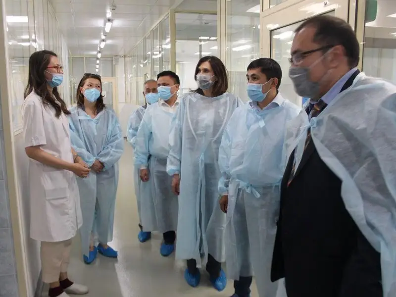 Людмила Бюрабекова на производстве