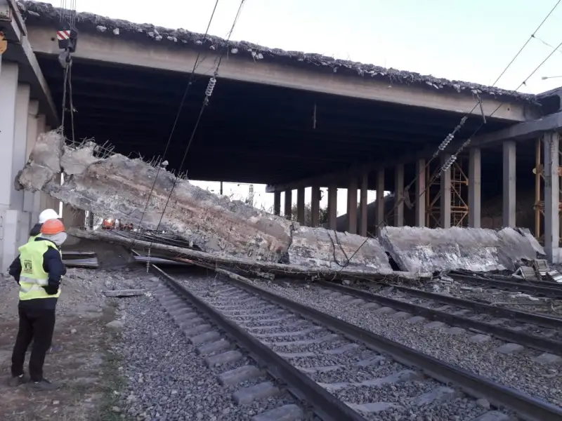 Обрушился «горбатый мост» в Нур-Султане