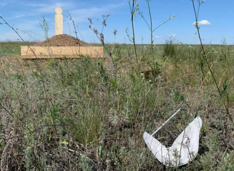 Могила умершего от COVID в Уральске
