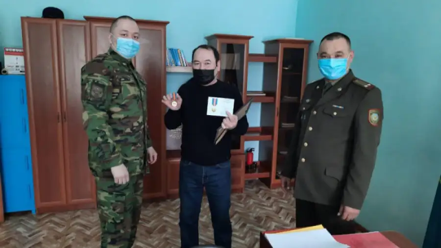 Отцу Иманбека вручили награду
