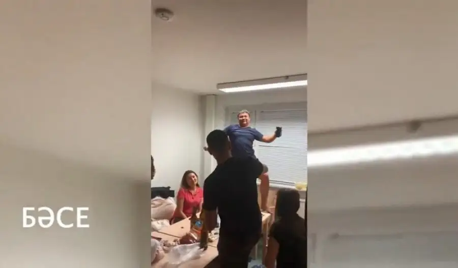 кадр из видео